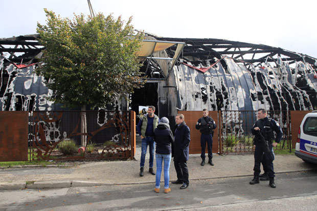 Опасан феномен захватио предграђа француских градова: Маскиране банде маме полицајце у клопке
